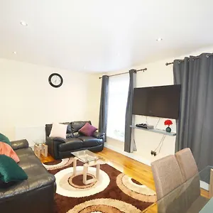 Modern 4 Bedroom Appartement